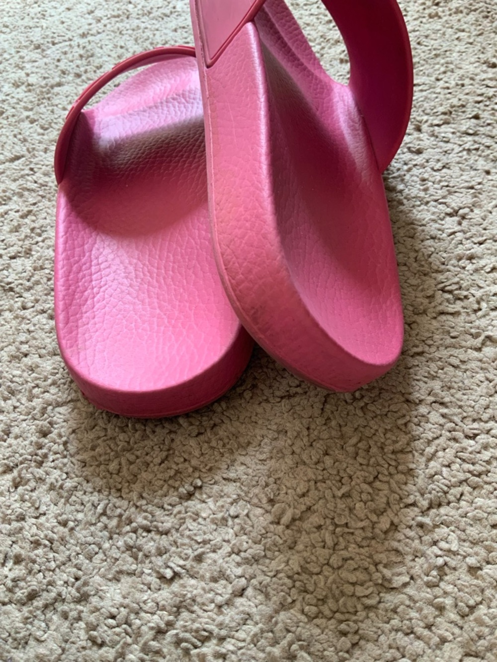 Gucci Fuschia Hot Pink Rubber ST Gucci Embossed Print Flat Casual Slides Size 38 - Picture 7 of 13